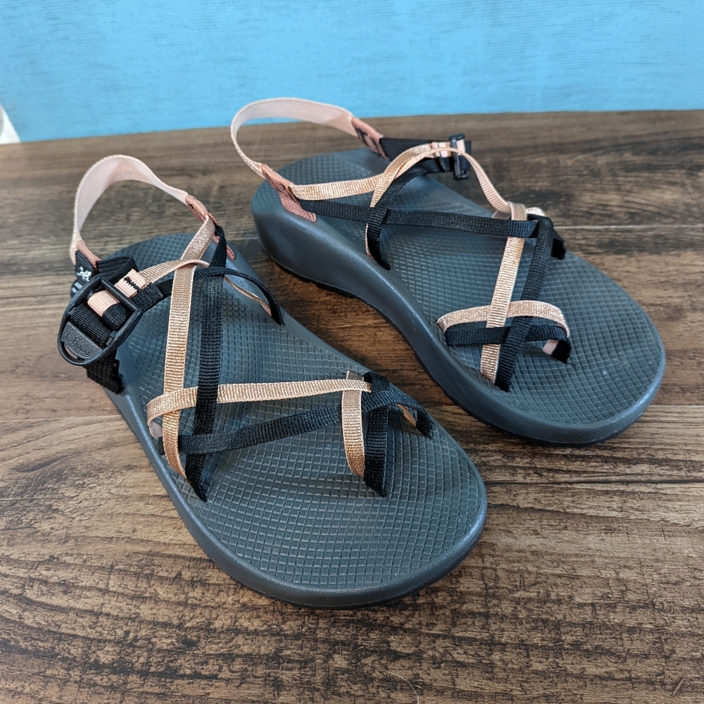 Chaco Toe-Loop Hiking Sandals Metallic Strappy Rose Gold & Black -M10-